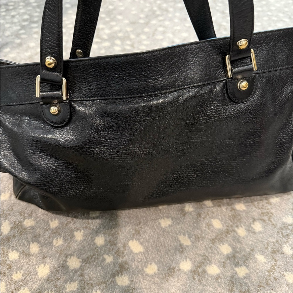 Gucci Black and Gold Leather Tote with Iconic GG Emblem - Picture 4 of 8